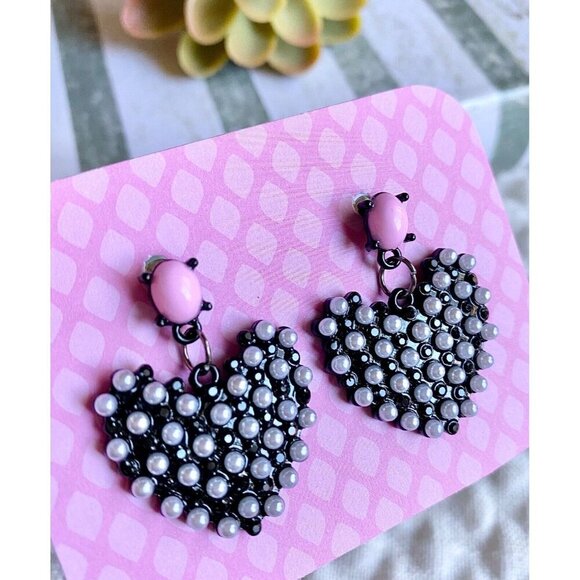 New Black Heart w/ White Faux Pearls Retro 80s Style Valentine Earrings 1.5” - Picture 5 of 6